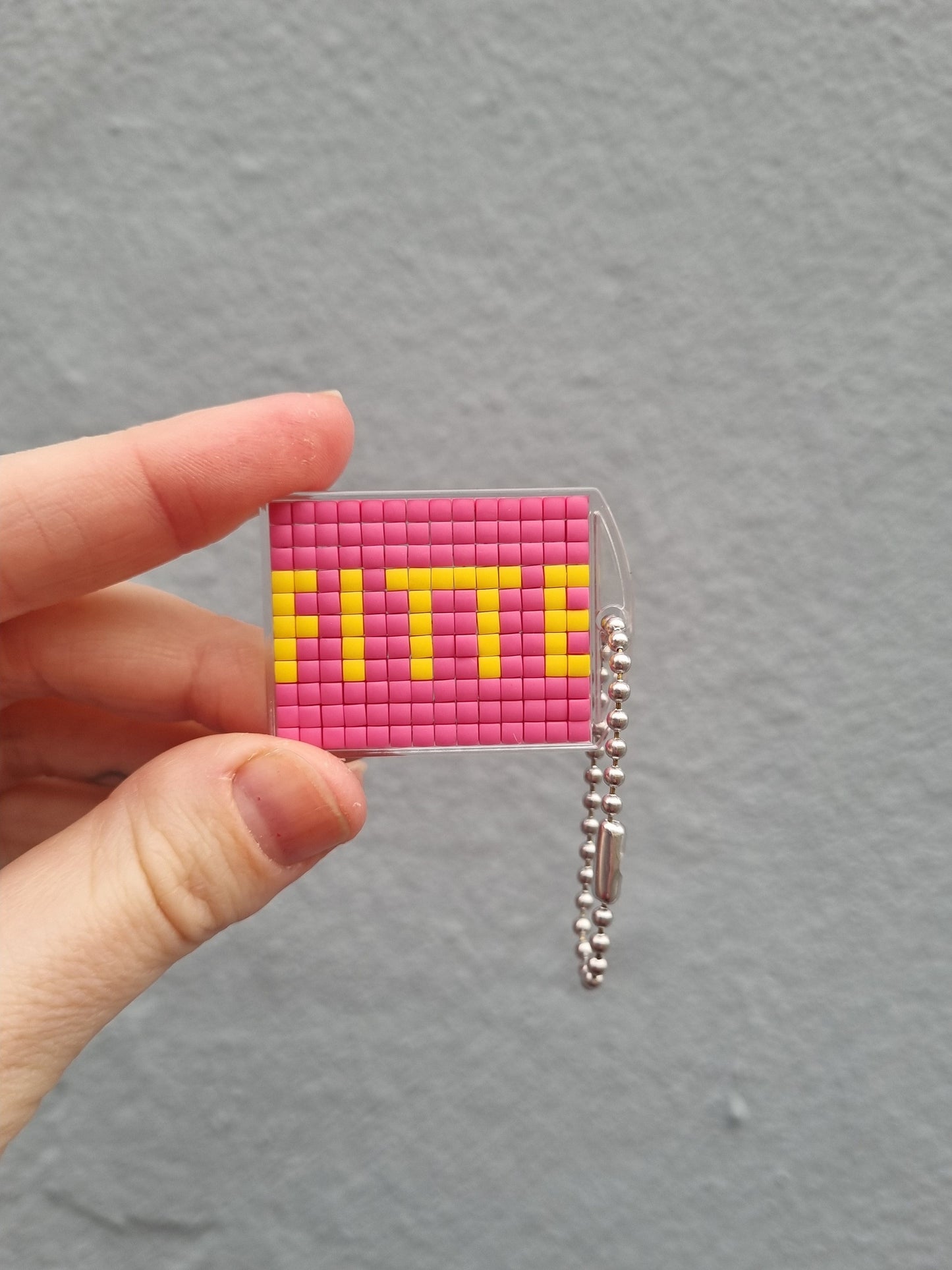 VAGPWR keychain Yellow text - pink background Keychain - fitte